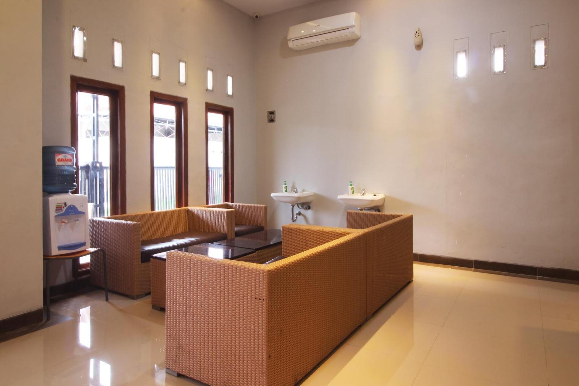 OYO Life 2273 Pratama Homestay Bandar Lampung Bagian luar foto